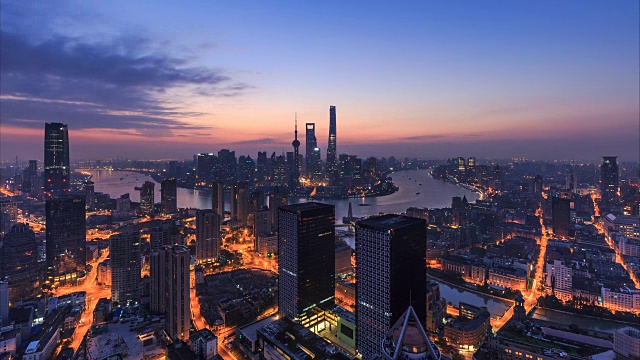 从夜晚到白天，上海的天际线和城市景观的时间流逝