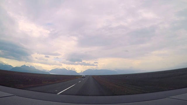 旅行的风景在车，美丽的风景冰岛