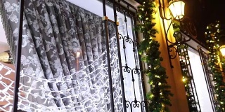 圣诞餐厅外观、圣诞装饰、餐厅外立面、彩灯、外面、彩绘玻璃、新年装饰、2018年新年