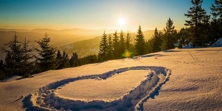 心在雪上，日出冬山