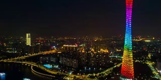 中国夜间照明时间著名的广州市广州塔顶航拍全景，4k时间间隔