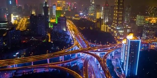 中国夜景时间照亮上海市景著名交通路口航拍全景，4k时间流逝