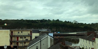 爱尔兰德里郡白天的建筑物头顶镜头