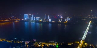 中国夜景时间照亮武汉市景市中心海湾航拍河滨全景，4k时间流逝