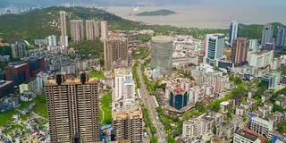 中国晴天珠海市景市中心主干道海湾航拍全景4k时间推移