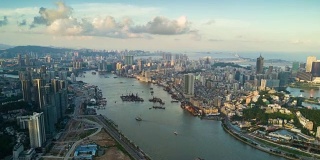 中国日落天空时间珠海城市景观澳门湾航拍全景4k时间