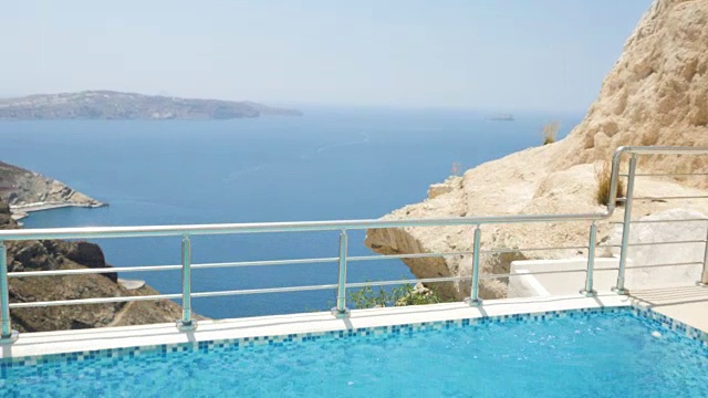 游泳池和爱琴海海景