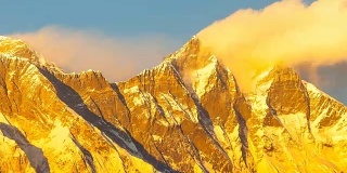 黄金珠穆朗玛峰，喜马拉雅山的时间流逝