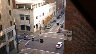 宾夕法尼亚州匹兹堡同盟国大道的十字路口视频素材模板下载