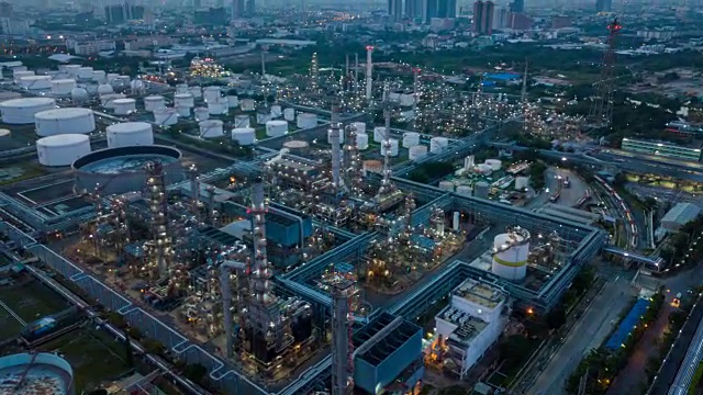 4K Timelapse或Hyperlapse of Aerial在亚洲的炼油厂工业园区