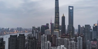 T/L TU高视角上海市区，白天到晚上的过渡/上海，中国