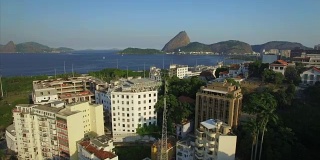 里约热内卢的空中飞行:缓慢地越过格洛里亚向休格洛夫山移动