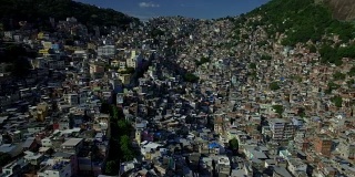 Favela Aerials:横过巴西里约热内卢的Rocinha Favela