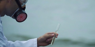 研究人员检查水污染、疾病和死亡风险的特写