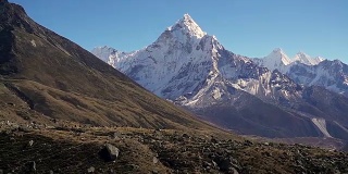 Ama Dablam(6170米)和Khumbu山谷的全景
