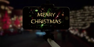 纽约(New York)的智能手机自拍灯在圣诞节的移动之夜点亮