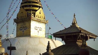 斯瓦扬布纳特佛塔-藏传佛教最神圣的佛塔(金刚乘)。加德满都,尼泊尔视频素材模板下载