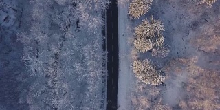 在雪域上的空中公路旅行
