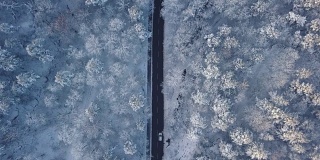 在雪域上的空中公路旅行