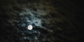 满月和流云