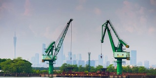 广州工业起重机河市中心全景4k时间跨度中国