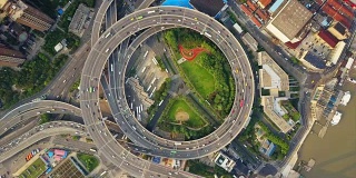 中国日时上海市内著名的交通枢纽空中俯视图4k