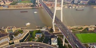 中国艳阳天上海市内交通路口沿河航拍全景4k