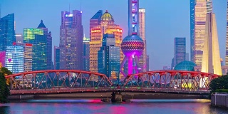 晚上海浦东湾外白渡桥全景4k时间的中国