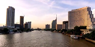 曼谷城在湄南河，曼谷城有蓝天