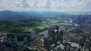 中国深圳城市景观晴天香港边境河航拍全景4k视频素材模板下载