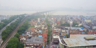 中国白天时间武汉市交通长江大桥生活街区空中俯瞰4k