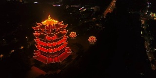中国夜间照明武汉著名的黄鹤寺鸟瞰4k