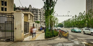 武汉市白天时间交通街道学校入口人行道拥挤的全景4k时间流逝中国
