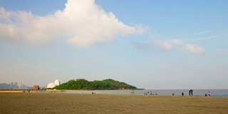 阳光明媚的珠海城著名歌剧院岛海滩湾全景4k时间流逝中国