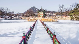 韩国首尔庆福宫的冬雪视频素材模板下载