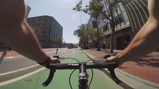 POV自行车骑行:在旧金山用公路赛车通勤视频素材模板下载
