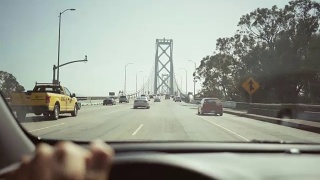 开车POV:去旧金山的桥视频素材模板下载