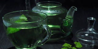 绿茶盖红茶