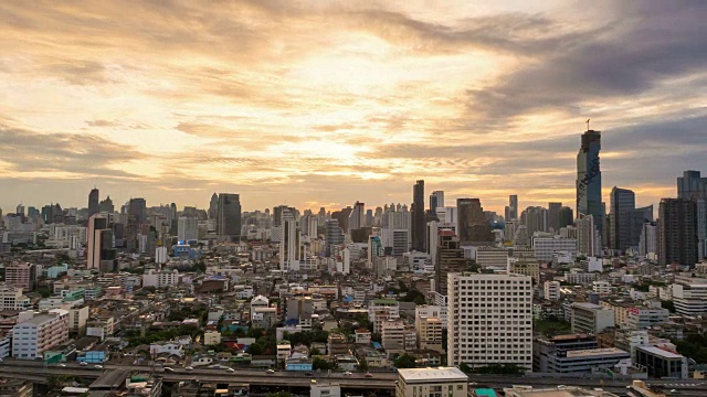 日出时曼谷天际线的时间流逝视图