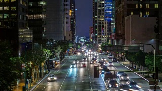 洛杉矶市中心的交通和建筑物夜晚时光流逝视频素材模板下载