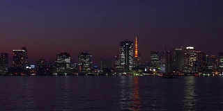 黄昏时分的彩虹桥，日本东京
