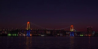 黄昏时分的彩虹桥，日本东京