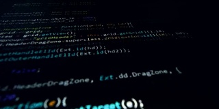 4 k。程序源代码运行通过计算机屏幕。