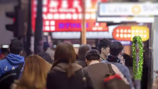 4K TIME LAPSE (4096x2160):香港人走在人行道上。(苹果PRORES 422(总部)