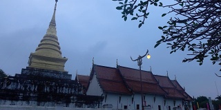 早上，泰国南省北寺的张康寺