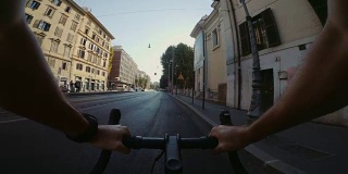 POV骑:在罗马城市的公路自行车训练