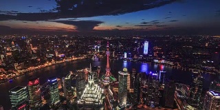 从白天到夜晚，上海的天际线和城市景观的时间流逝