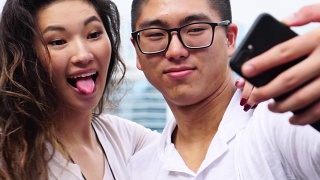 亚洲情侣自拍视频素材模板下载