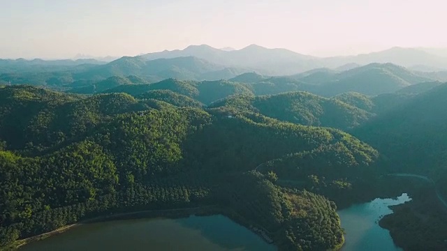 航拍:泰国罗伊省的自然美景