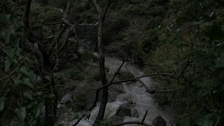 山河中浑浊的水流视频素材模板下载